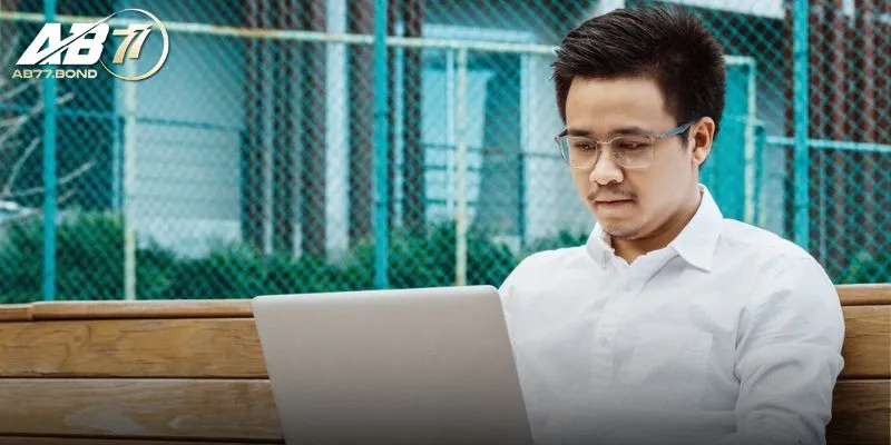 Sự nghiệp ban đầu của tác giả Hùng Dũng